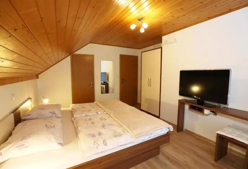 تختخواب و صبحانه Accommodation Resman