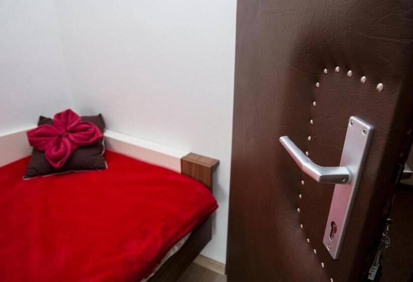 تختخواب و صبحانه Accommodation Resman