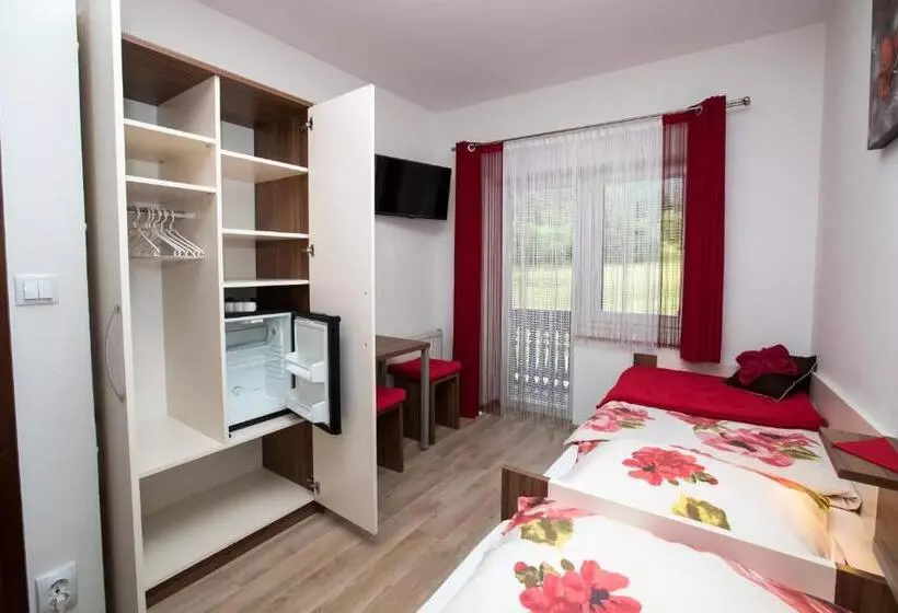 تختخواب و صبحانه Accommodation Resman