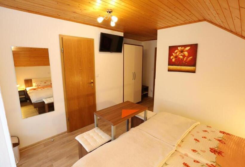 تختخواب و صبحانه Accommodation Resman