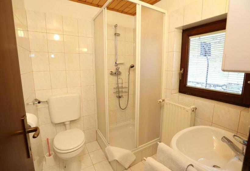 تختخواب و صبحانه Accommodation Resman