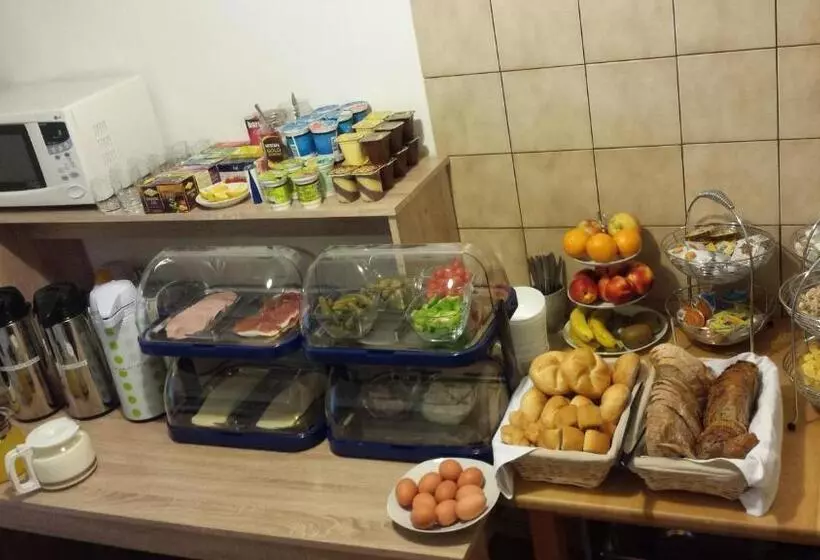 تختخواب و صبحانه Accommodation Resman