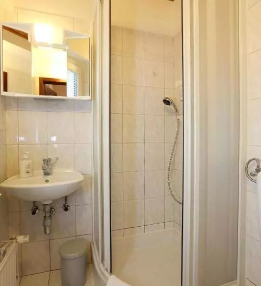 تختخواب و صبحانه Accommodation Resman