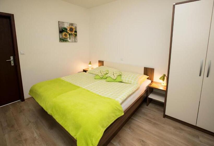 تختخواب و صبحانه Accommodation Resman