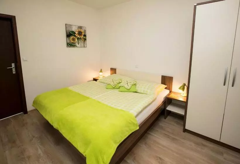 تختخواب و صبحانه Accommodation Resman