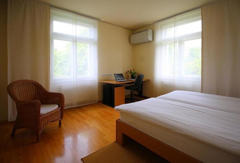 تختخواب و صبحانه Apartments Boltez