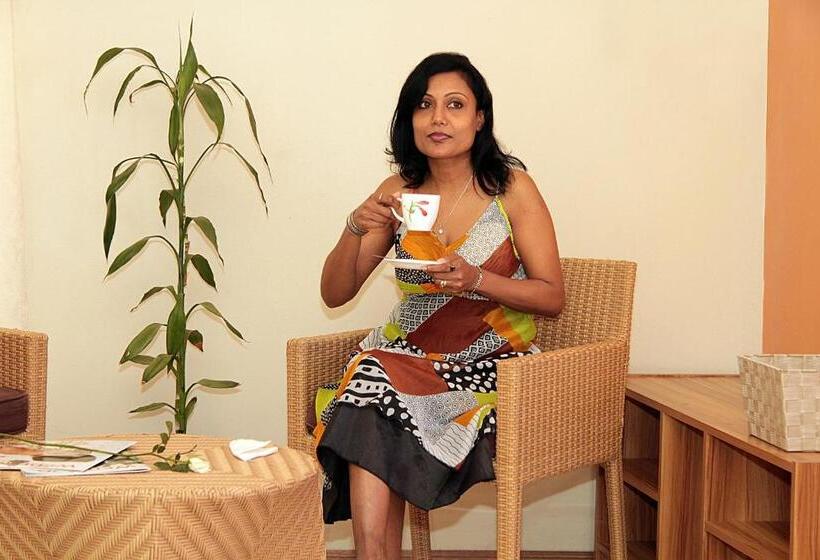 تختخواب و صبحانه Auberge Le Rajah