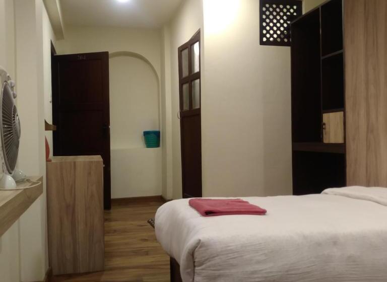 تختخواب و صبحانه Kumari Guest House