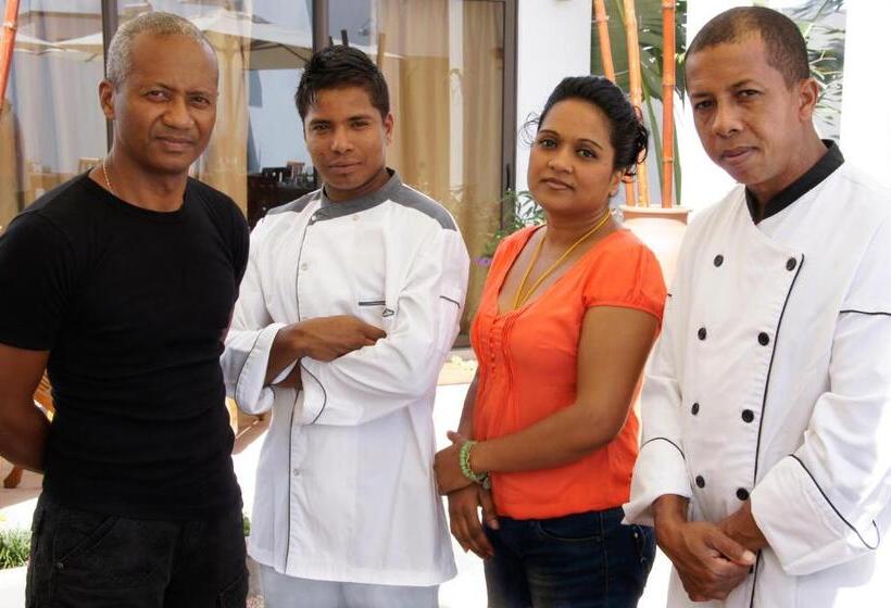 تختخواب و صبحانه Villa Alizee