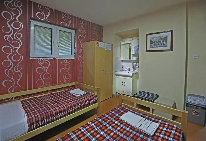 Hostel 42