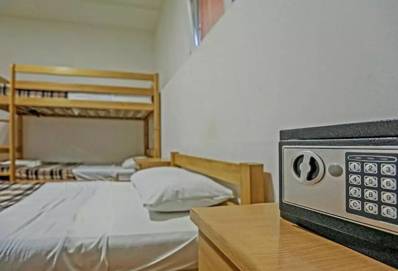 Hostel 42
