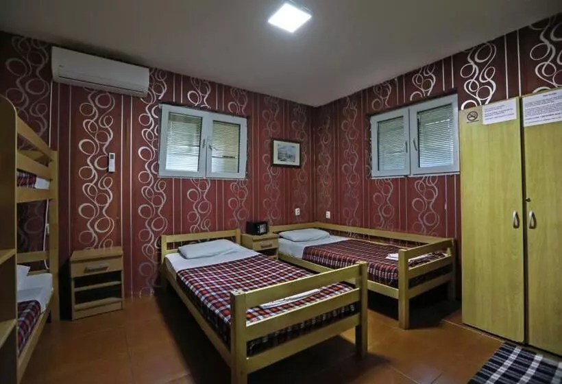 Hostel 42