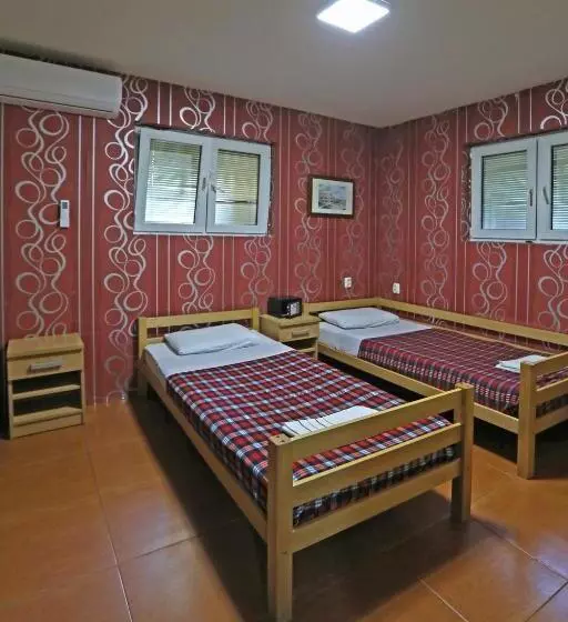 Hostel 42