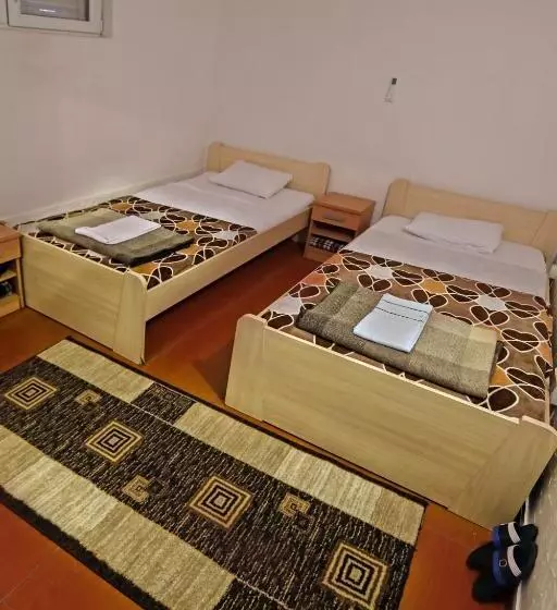 Hostel 42