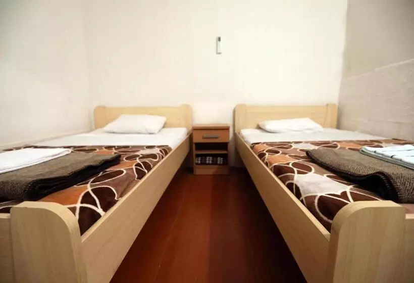 Hostel 42