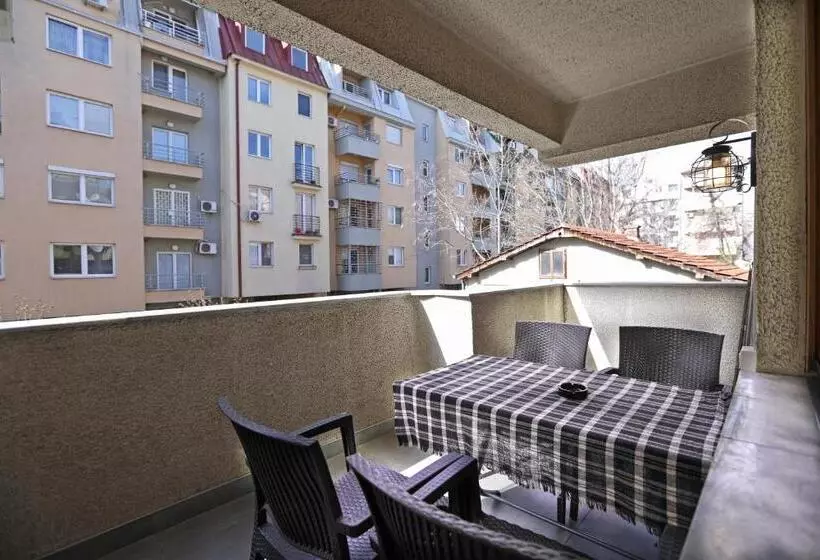 Hostel 42