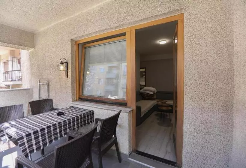 Hostel 42