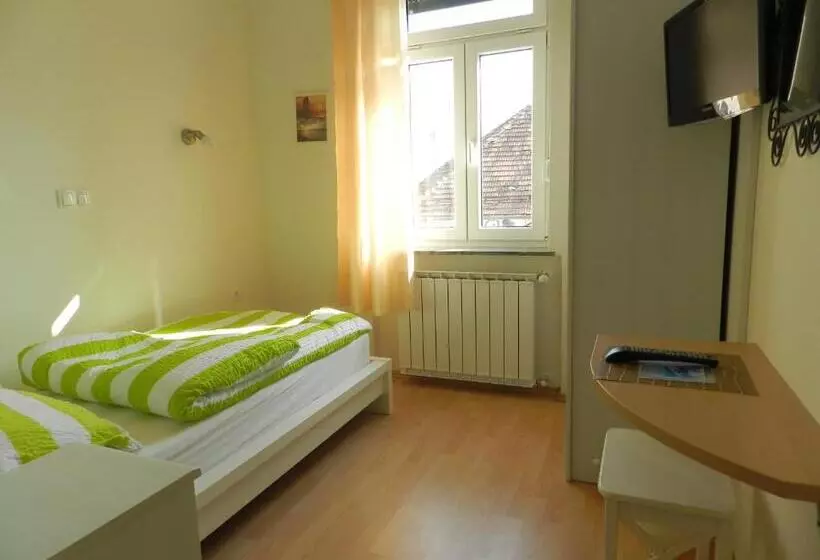 Hostel Sonce