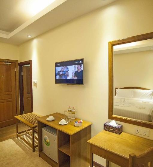 هتل Royal Golden 9 Miles