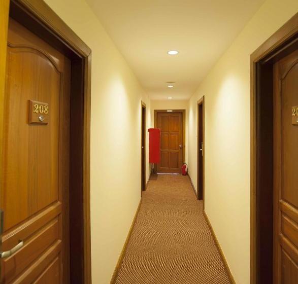 هتل Royal Golden 9 Miles