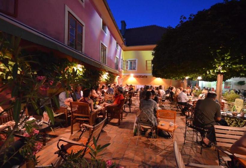 تختخواب و صبحانه Muzikafe   Home Of Culture