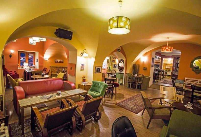 تختخواب و صبحانه Muzikafe   Home Of Culture