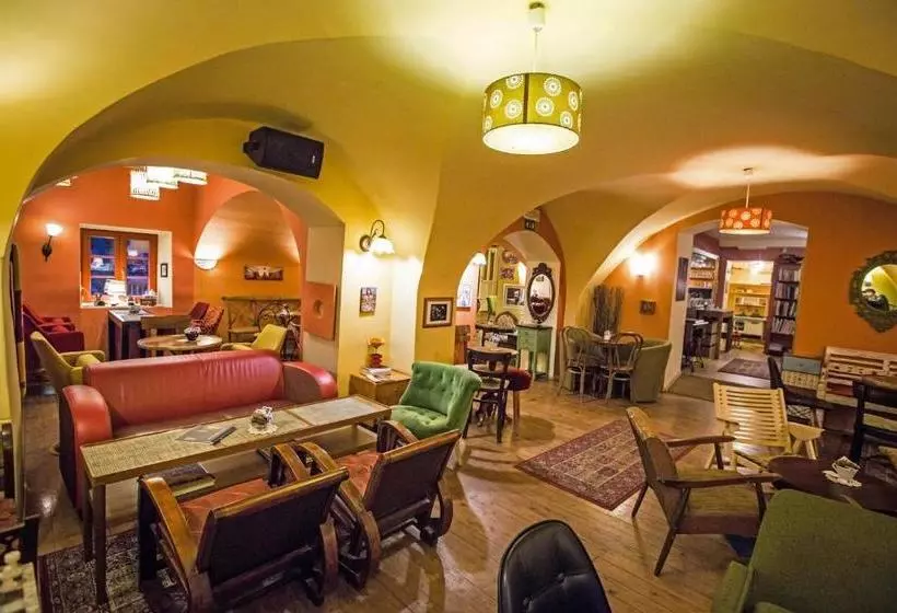 تختخواب و صبحانه Muzikafe   Home Of Culture