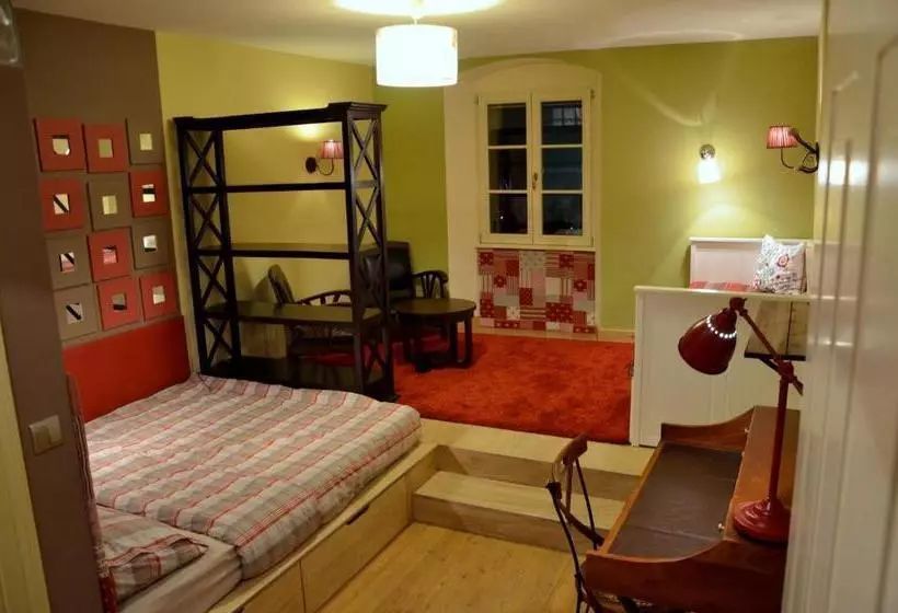 تختخواب و صبحانه Muzikafe   Home Of Culture