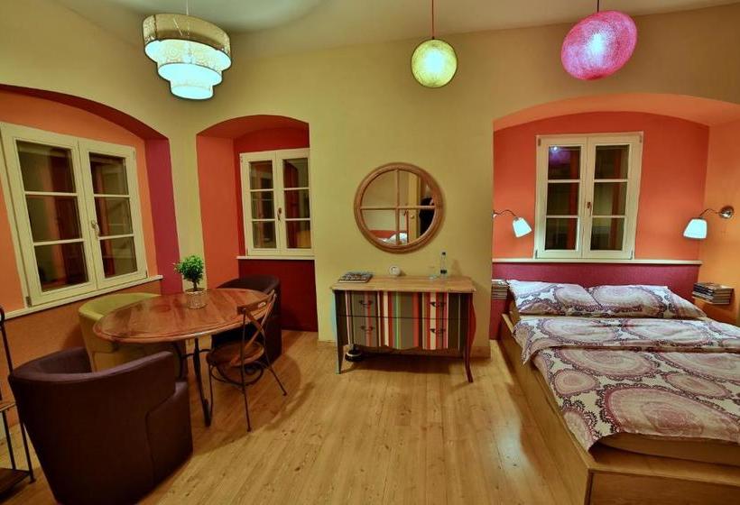 تختخواب و صبحانه Muzikafe   Home Of Culture