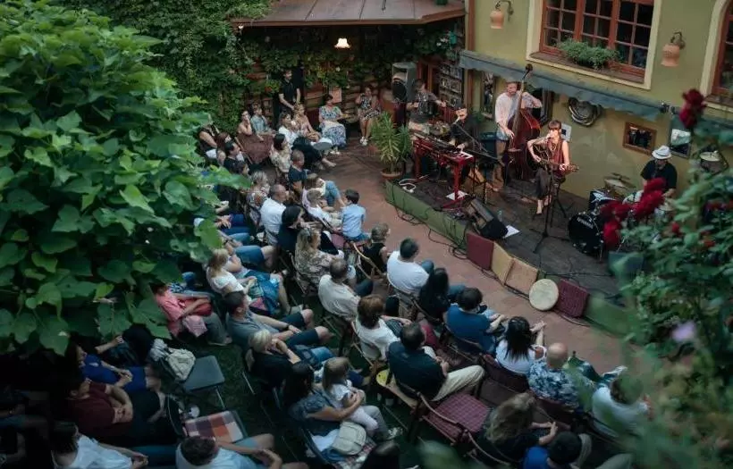 تختخواب و صبحانه Muzikafe   Home Of Culture