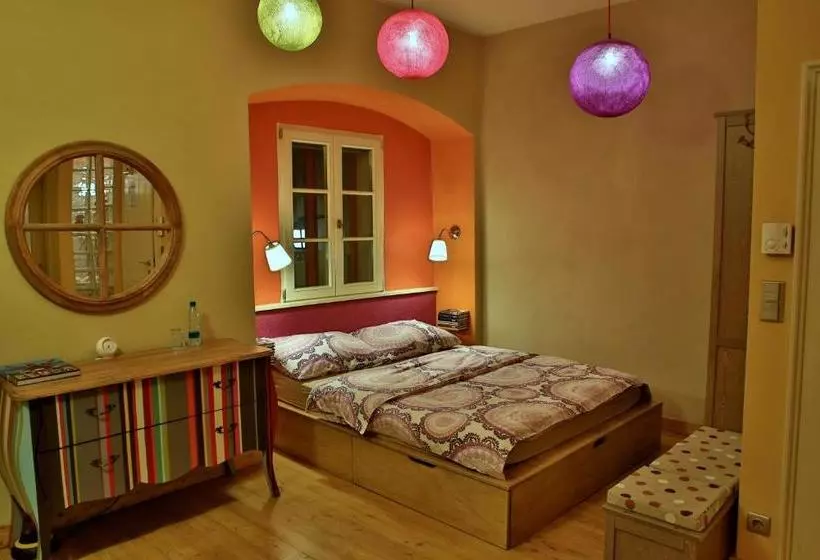تختخواب و صبحانه Muzikafe   Home Of Culture