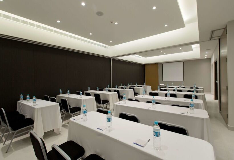 Hotel Hampton Inn & Suites by Hilton Paraiso