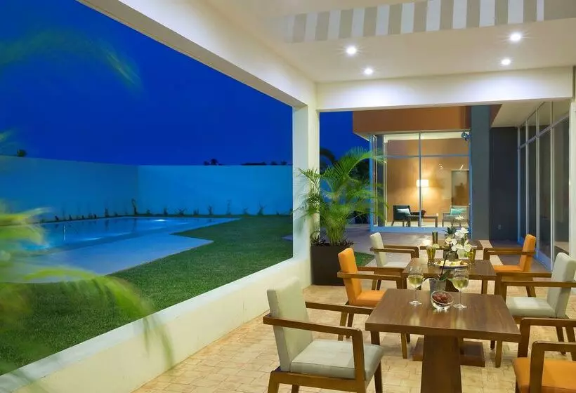 Hotelli Hampton Inn & Suites by Hilton Paraiso