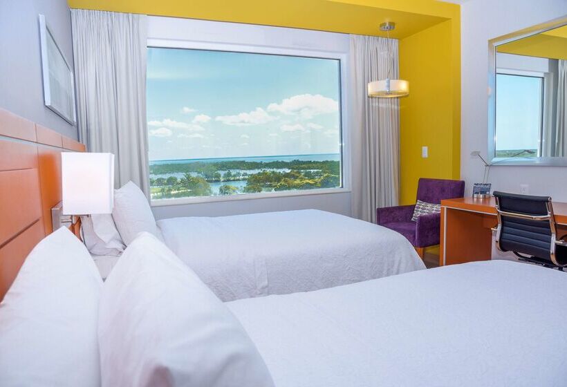 Hotel Hampton Inn & Suites by Hilton Paraiso