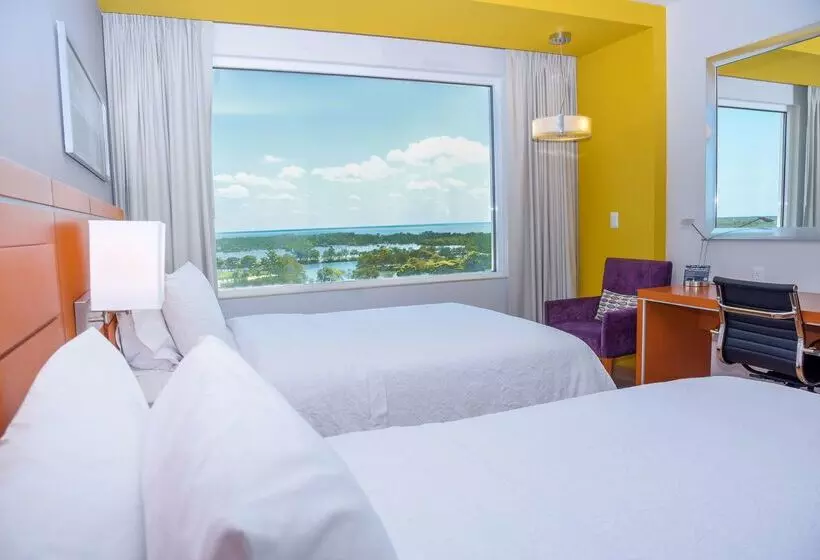 Hotelli Hampton Inn & Suites by Hilton Paraiso