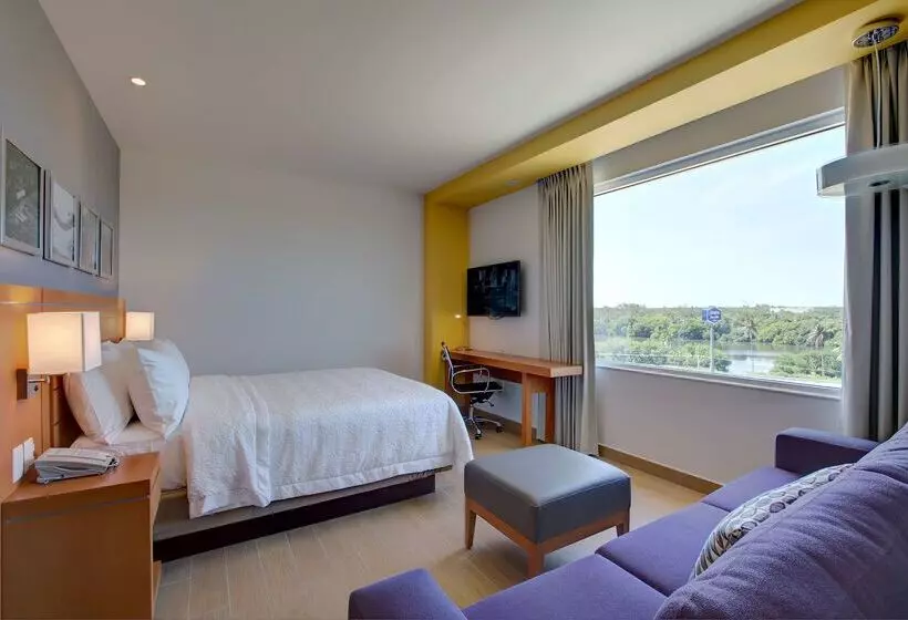 Hotelli Hampton Inn & Suites by Hilton Paraiso