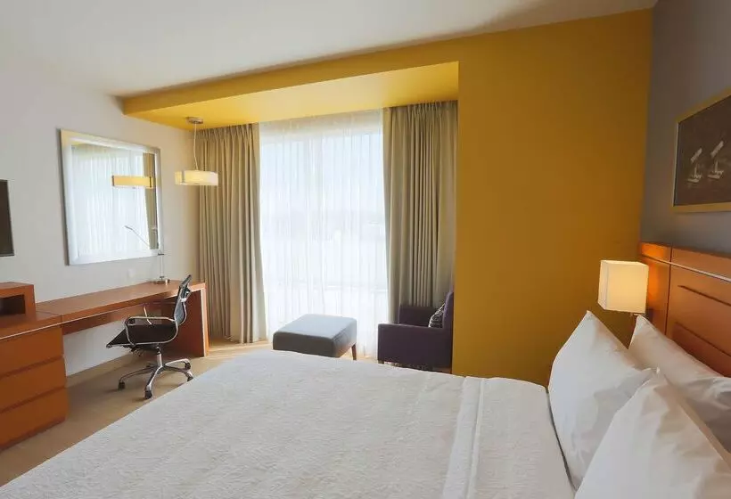 Hotelli Hampton Inn & Suites by Hilton Paraiso