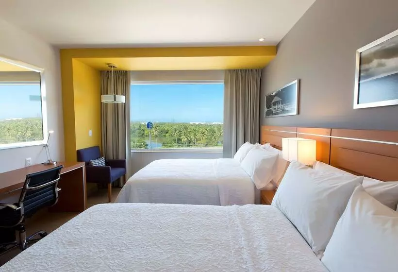 Hotelli Hampton Inn & Suites by Hilton Paraiso