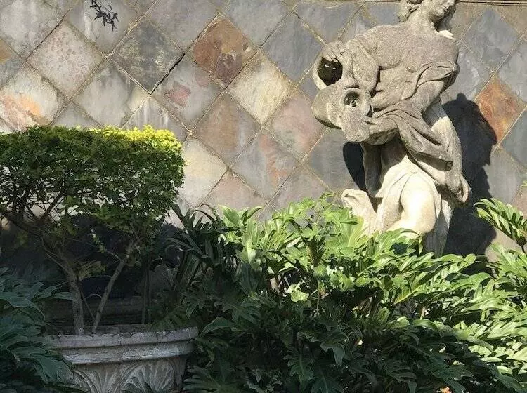 ベッドアンドブレックファースト Edens Guest House