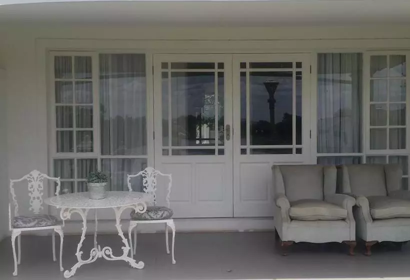 ベッドアンドブレックファースト La Riviera Boutique Guesthouse & Spa