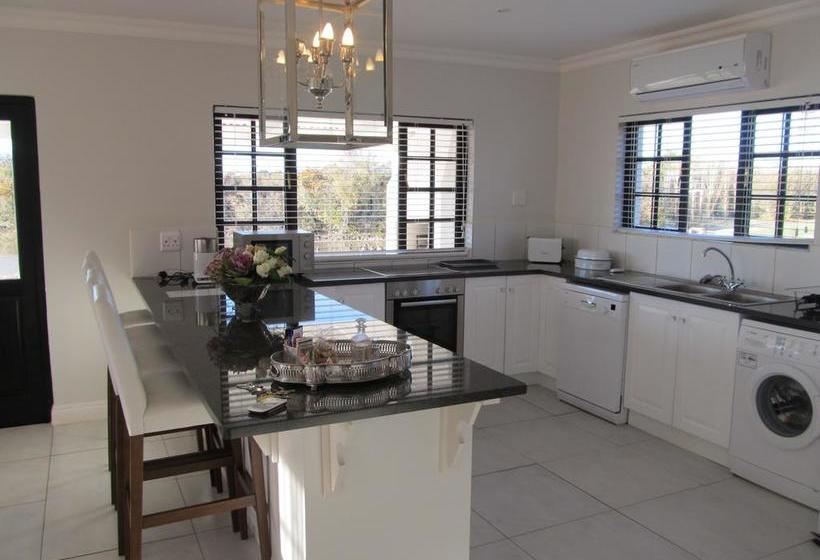 مبيت وإفطار La Riviera Boutique Guesthouse & Spa