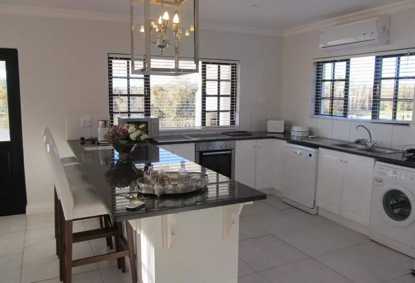 ベッドアンドブレックファースト La Riviera Boutique Guesthouse & Spa