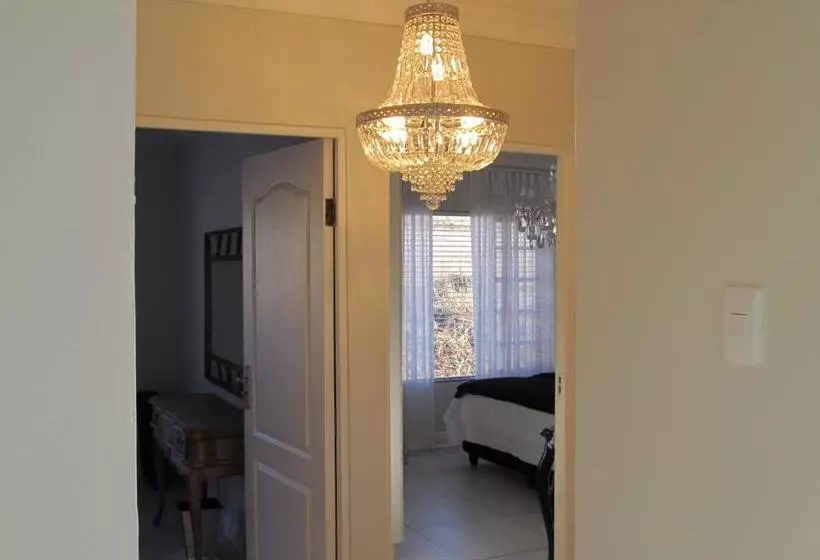 ベッドアンドブレックファースト La Riviera Boutique Guesthouse & Spa