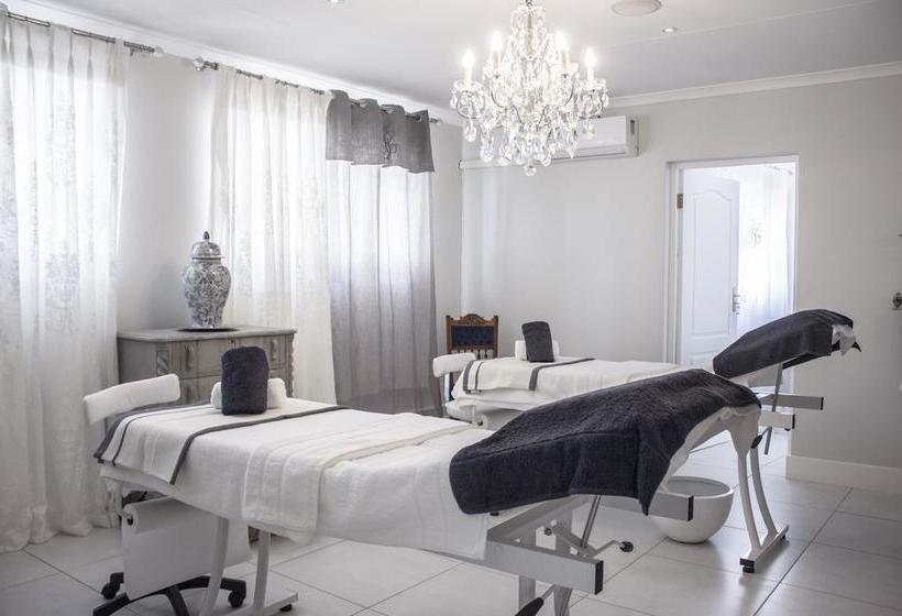 مبيت وإفطار La Riviera Boutique Guesthouse & Spa