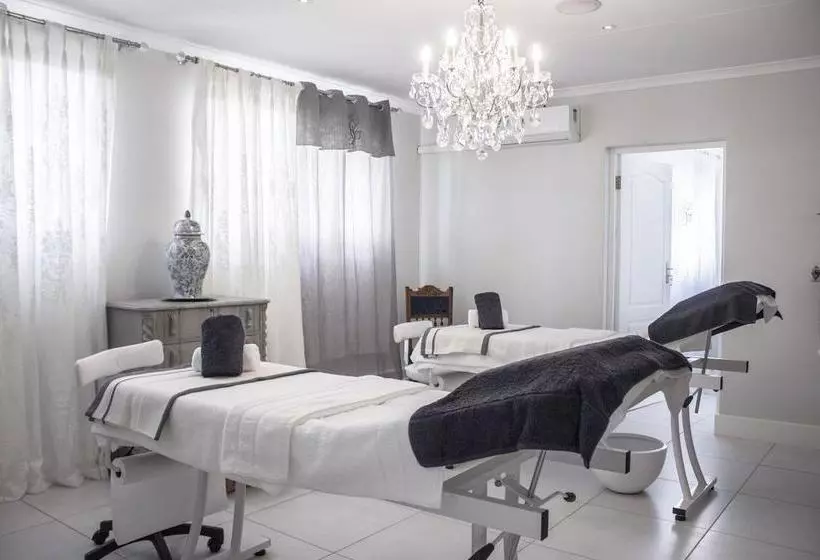 ベッドアンドブレックファースト La Riviera Boutique Guesthouse & Spa