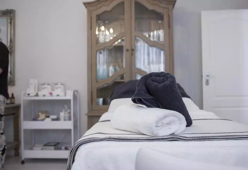 ベッドアンドブレックファースト La Riviera Boutique Guesthouse & Spa