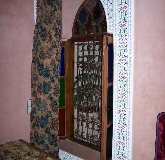 تختخواب و صبحانه Riad Benchekroun