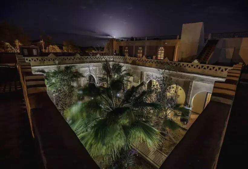 تختخواب و صبحانه Riad Mamouche
