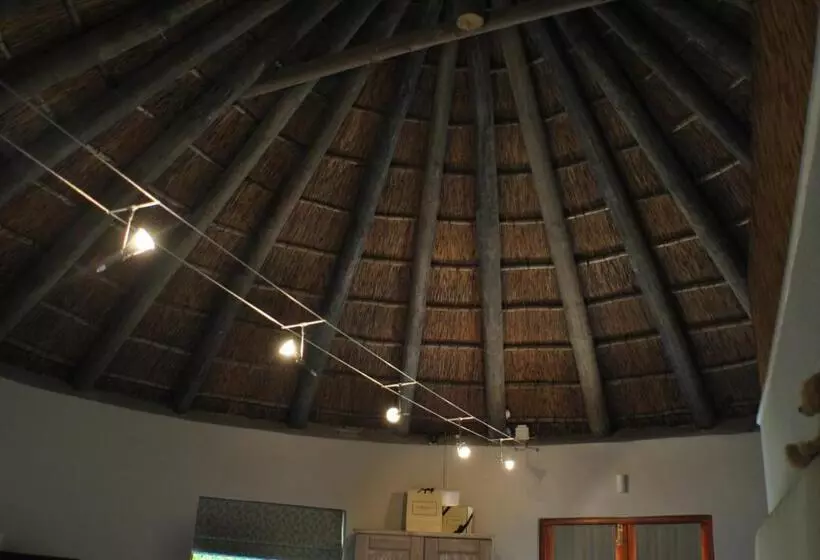 Aamiaismajoitus (B&B) Roundhouse Guesthouse