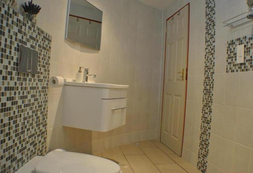 Bed and Breakfast Roundhouse Guesthouse